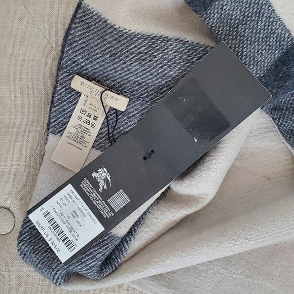 NWT Burberry Snood - Picture 3 of 6